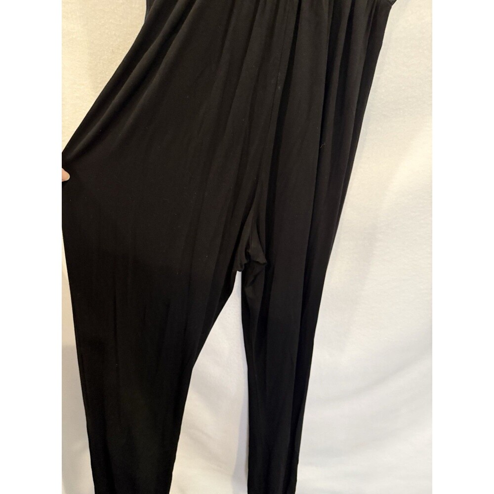 Elegant Black Sleeveless V-Neck Jumpsuit - Picture 2 of 7